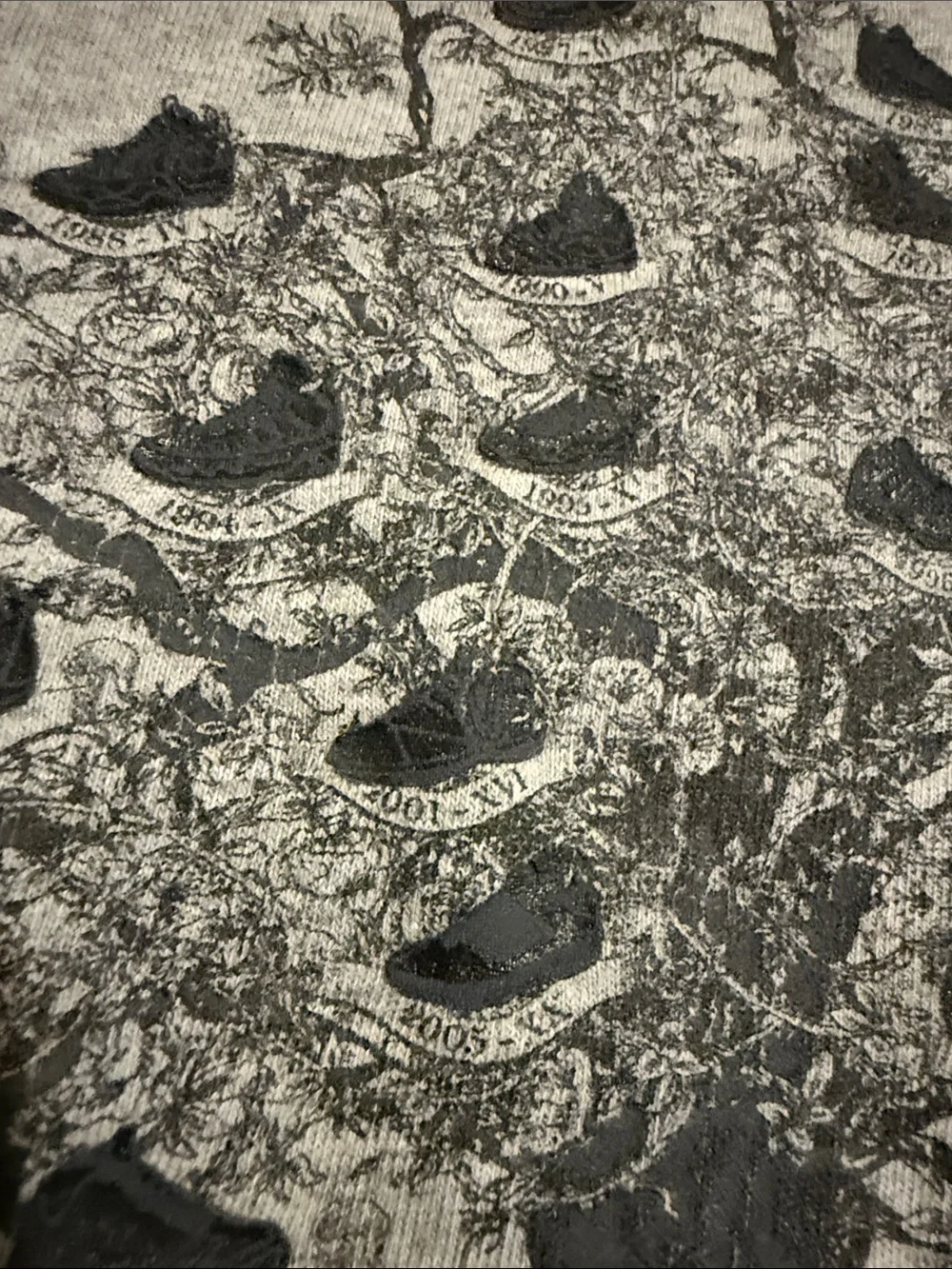 JORDAN Men's Gray Graphic Tree Short Sleeve Tee stitch, shoes on shirt